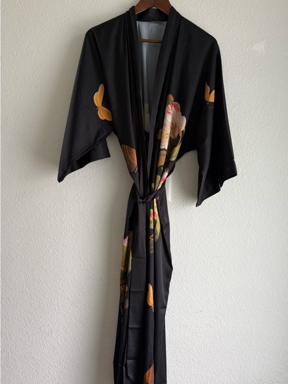 KIM + ONO PEONY & BUTTERFLY LONG KIMONO ROBE OS - Picture 5 of 9